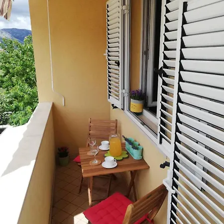Gsk Apartment Split